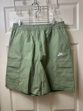 Nike “Club Woven Cargo Shorts” Men’s Medium NWOT